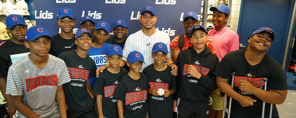 Willson contreas meets with kids